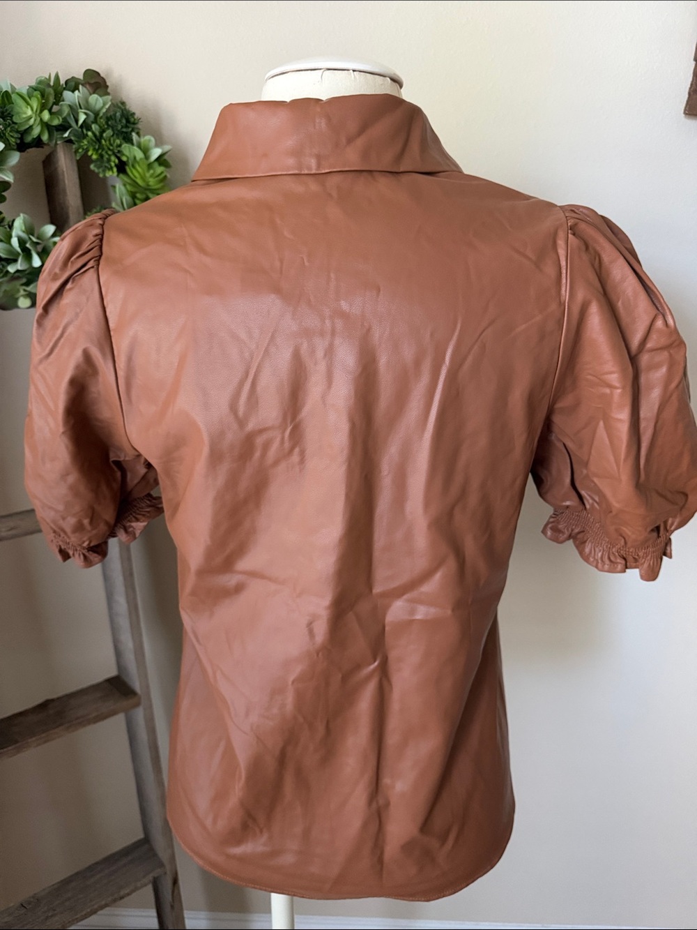 entro faux leather short sleeve top - Picture 3 of 5